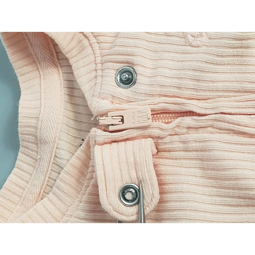 Baby‎ Gap Peach Ribbed Knit Two-Way Zip Footed Sleeper Romper 0-3 Months